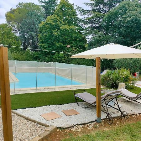 Bed and Breakfast Au Mazet Du Parc Ledenon Екстер'єр фото