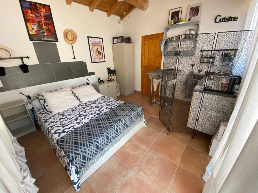 Bed and Breakfast Au Mazet Du Parc Ledenon Екстер'єр фото