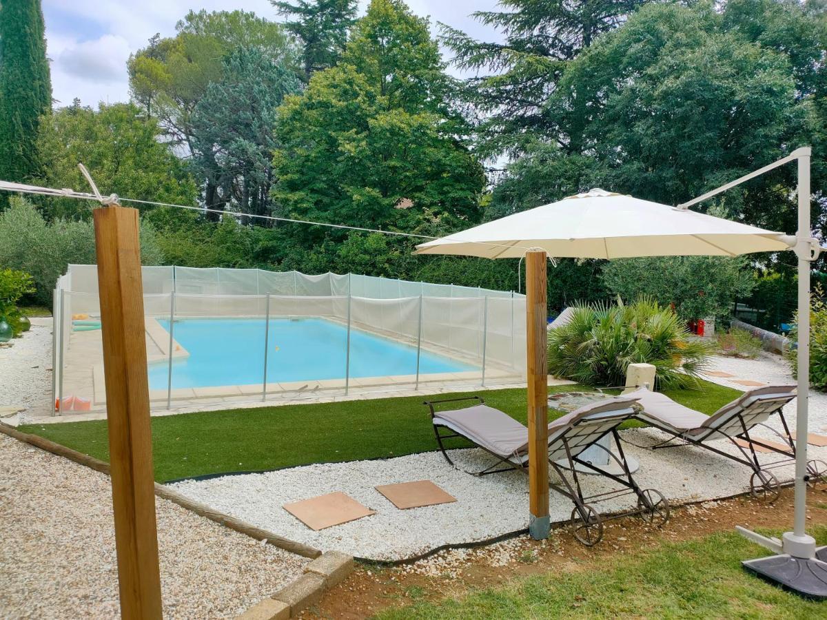 Bed and Breakfast Au Mazet Du Parc Ledenon Екстер'єр фото