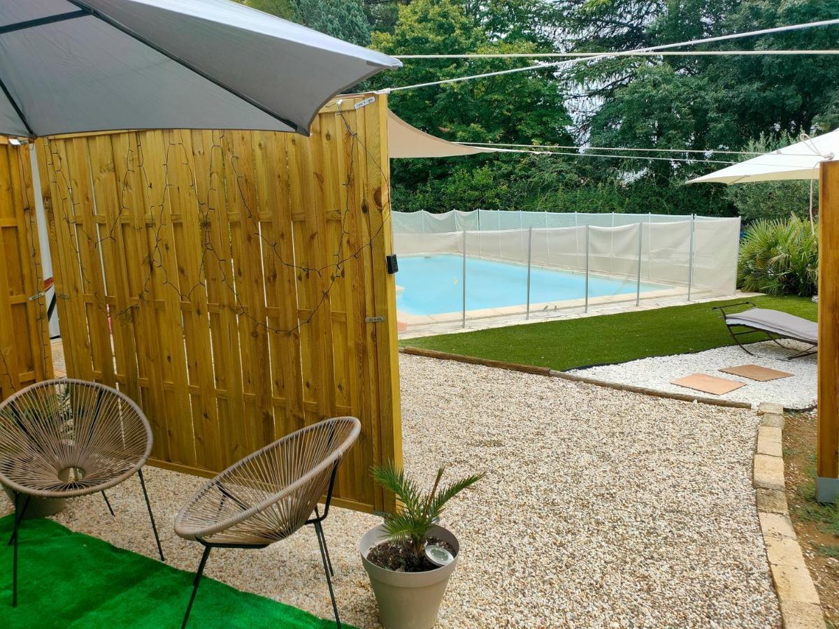 Bed and Breakfast Au Mazet Du Parc Ledenon Екстер'єр фото